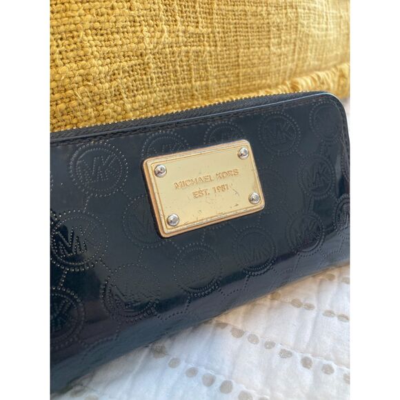 Michael Kors Zip Around Wallet Black and Gold Jet Set - Picture 2 of 6